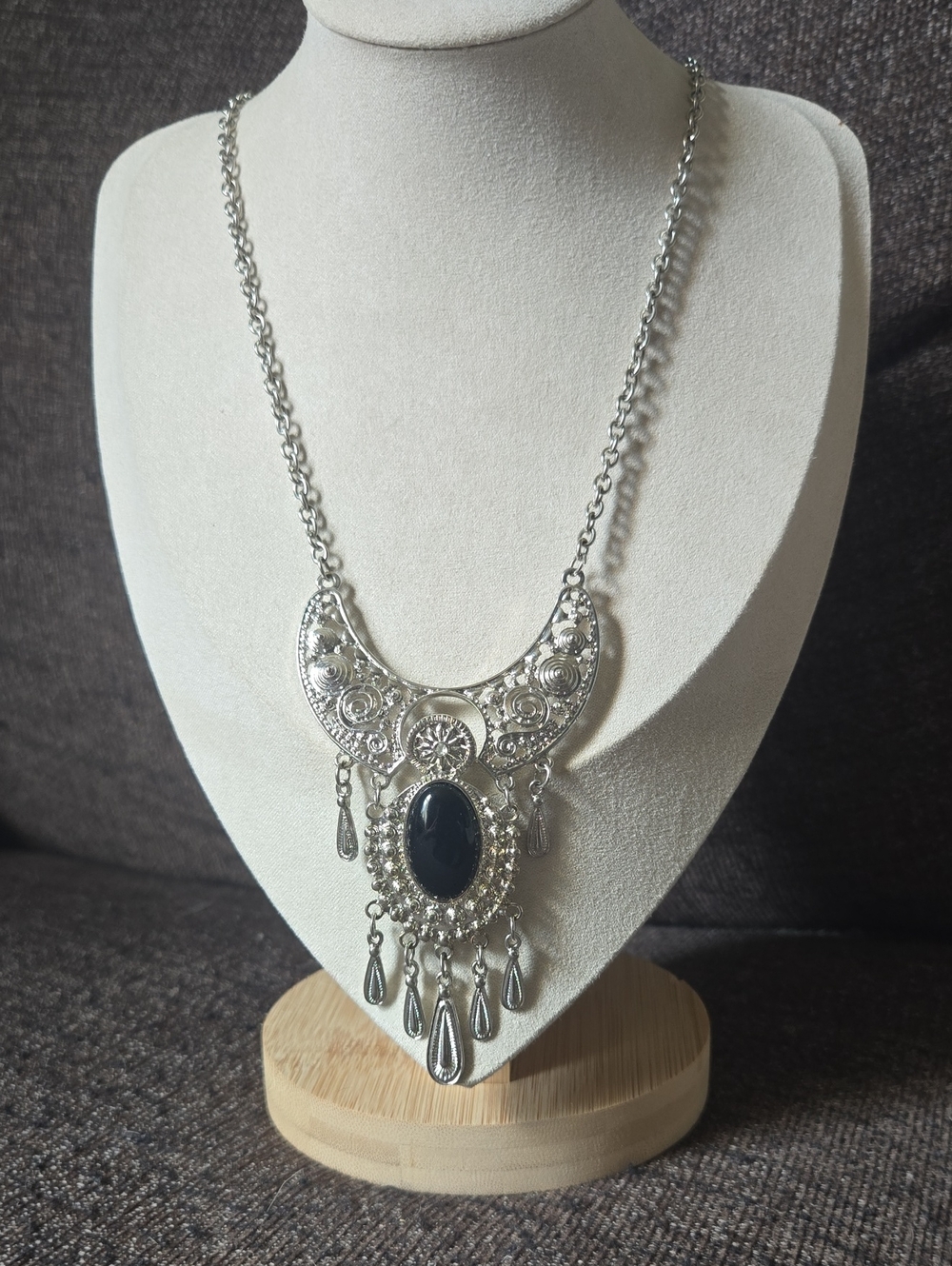 Vintage Y2k Boho Silver-Tone Statement Necklace w/ Black Gem